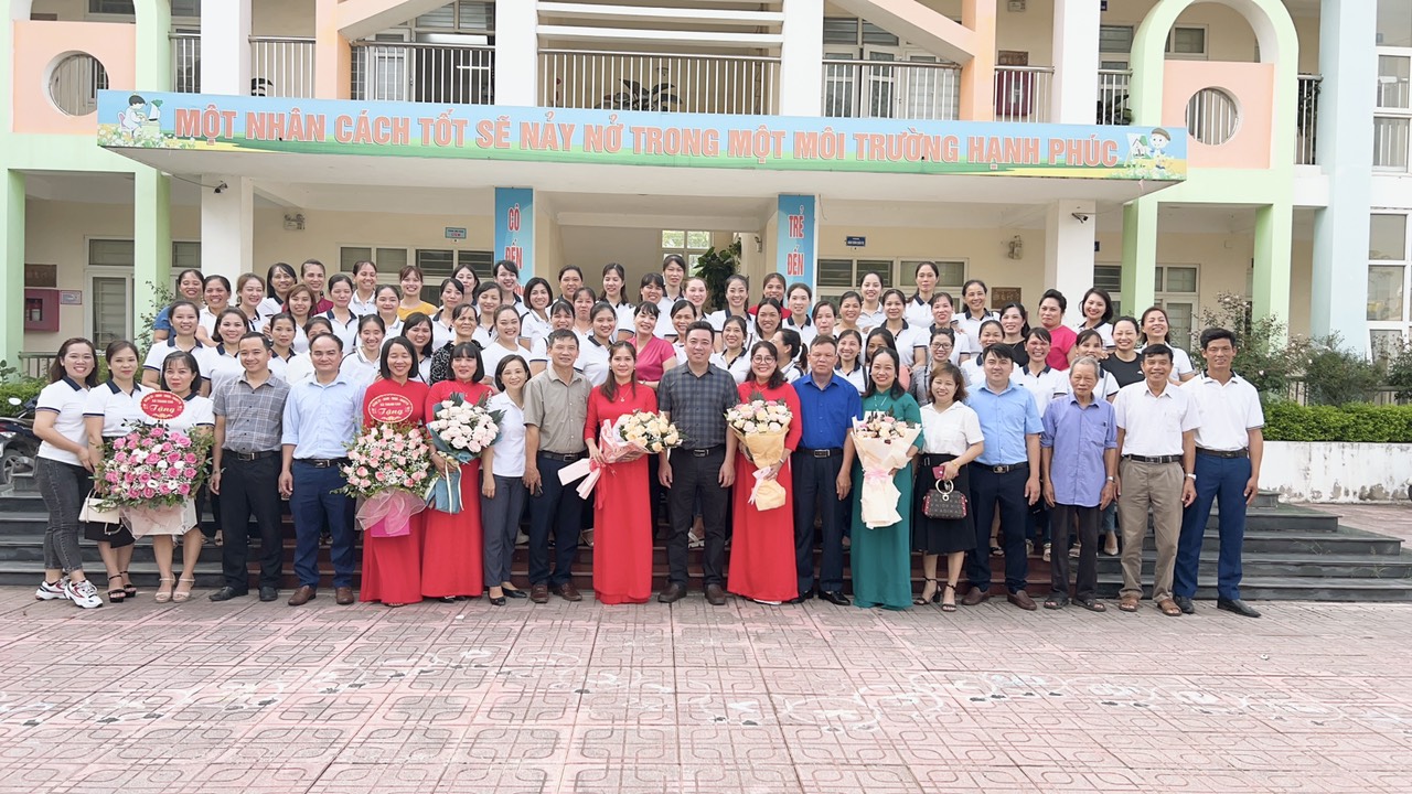 Hội nghị gặp mặt - chia tay hai đồng chí CBQL luân chuyển công tác năm 2013
