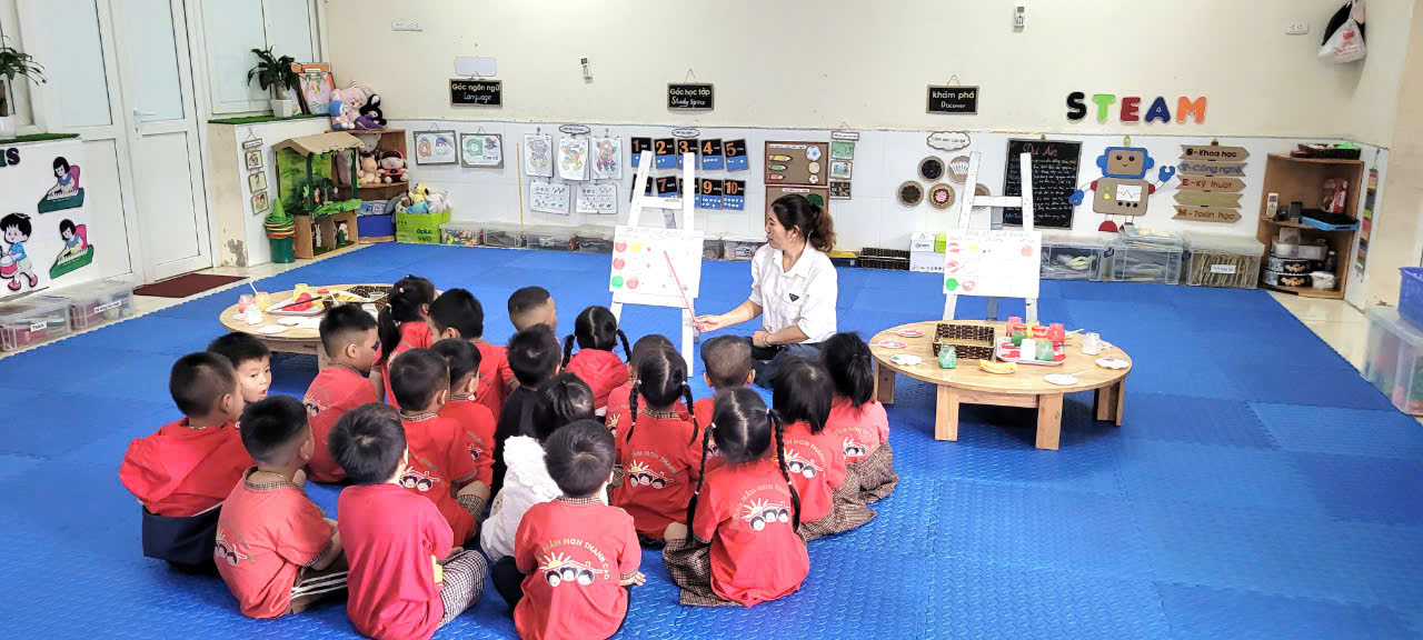 🎨 Khám phá sự kì diệu của màu sắc – Lớp B2 Trường Mầm non Thanh Cao 🌈